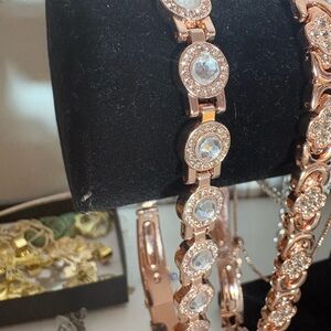 Elegant Rose Gold Bracelet with Crystals